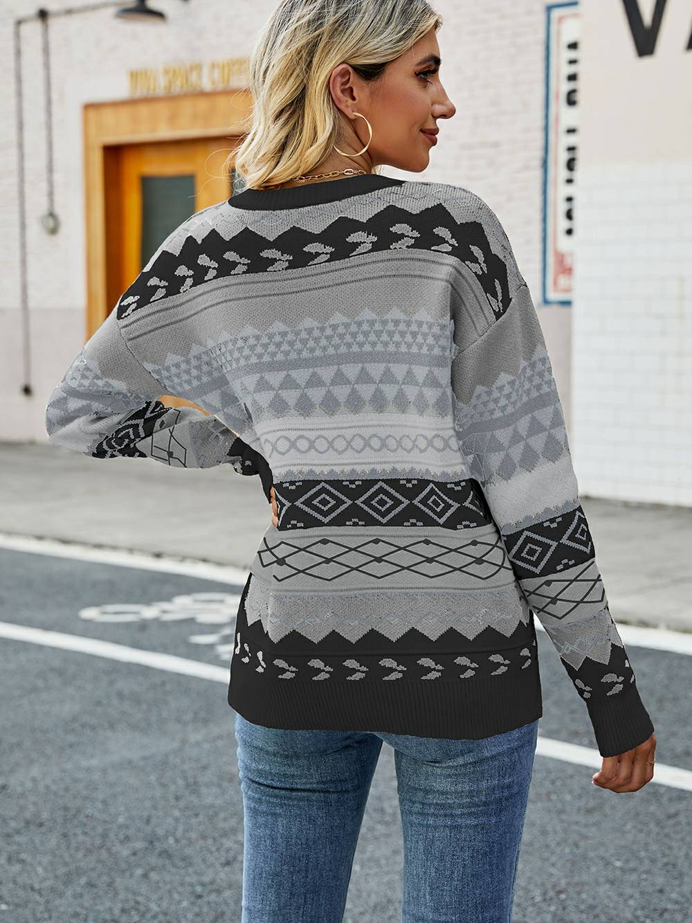 Women's Geometric Jumper – Stylish Knit Sweater for Casual and Chic Outfits