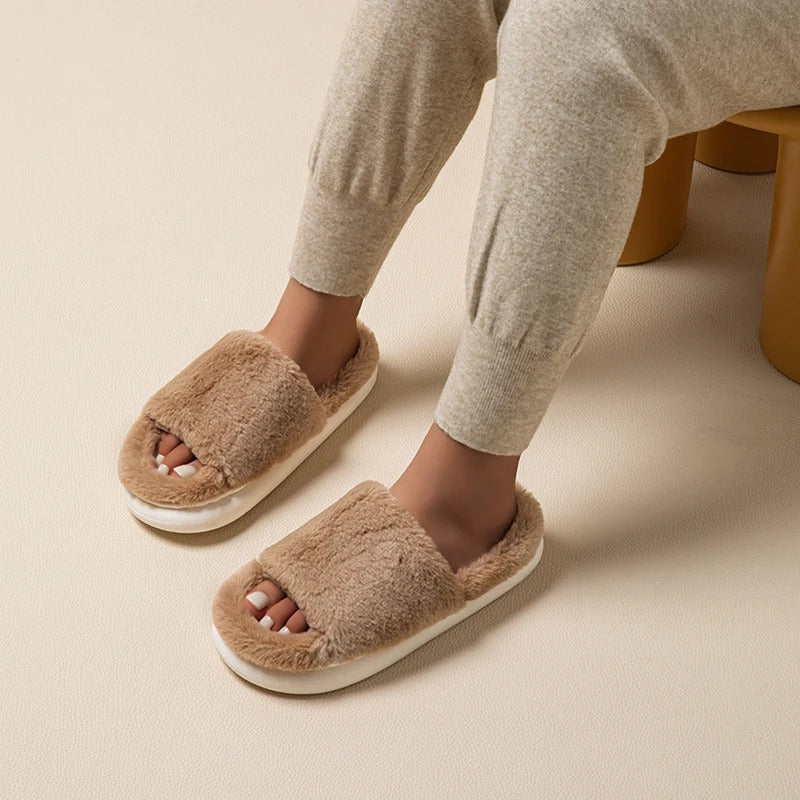 Comfortable Women's Slippers – Soft Plush House Shoes for Cozy Relaxation