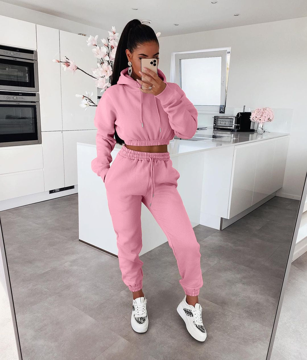 Women's Tracksuit Set – Comfortable Athletic Wear for Fitness and Leisure