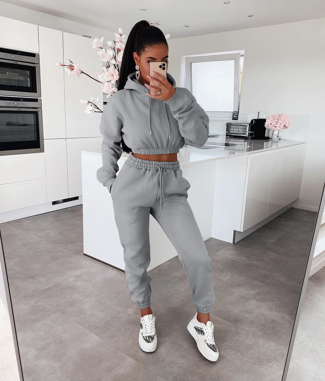 Women's Tracksuit Set – Comfortable Athletic Wear for Fitness and Leisure