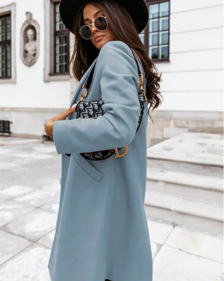 Stylish Women's Coat – Elegant Warm Outerwear with Trendy Design Details