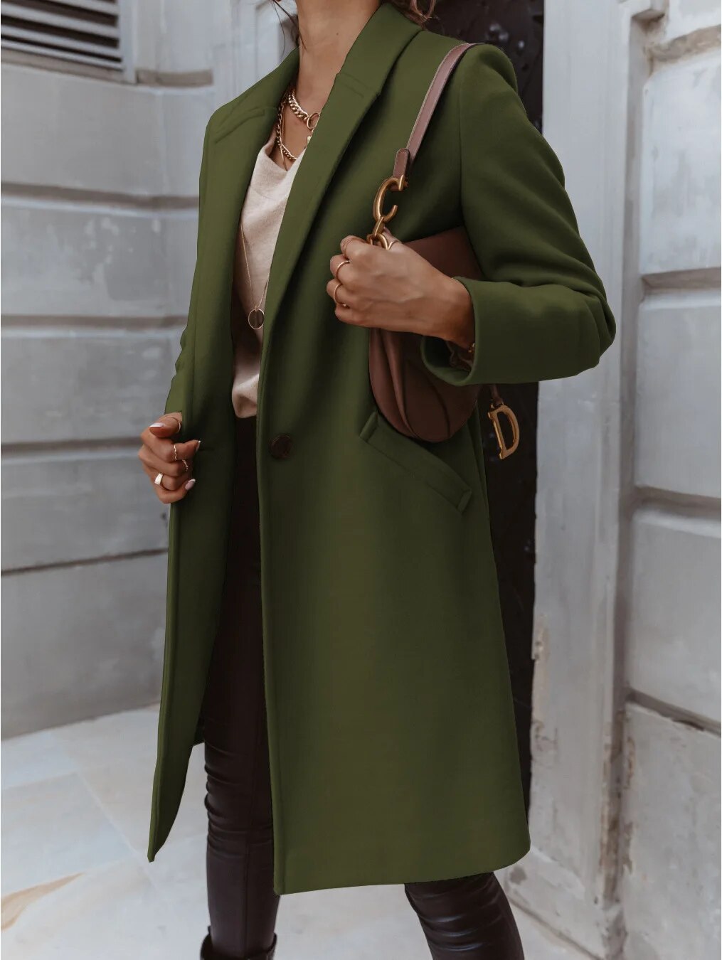 Stylish Women's Coat – Elegant Warm Outerwear with Trendy Design Details