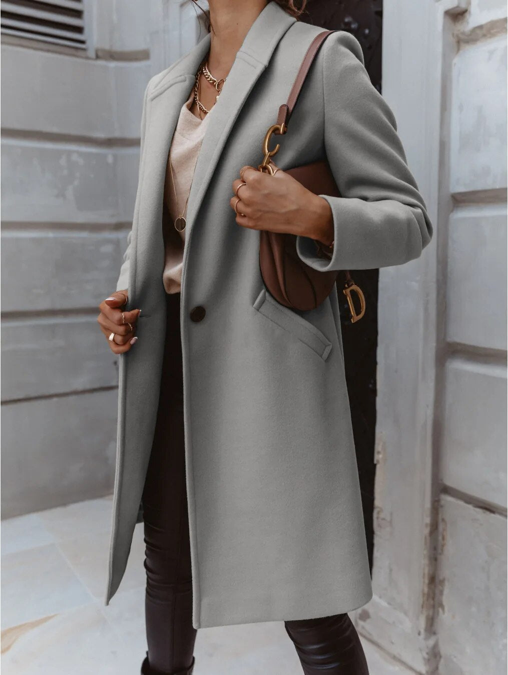 Stylish Women's Coat – Elegant Warm Outerwear with Trendy Design Details