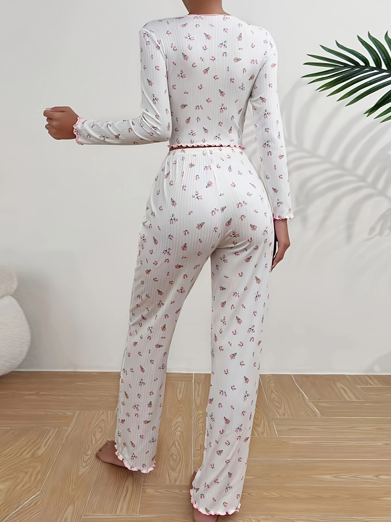 Comfortable Women's Set – Soft Fabric Lounge Wear for Relaxation & Style